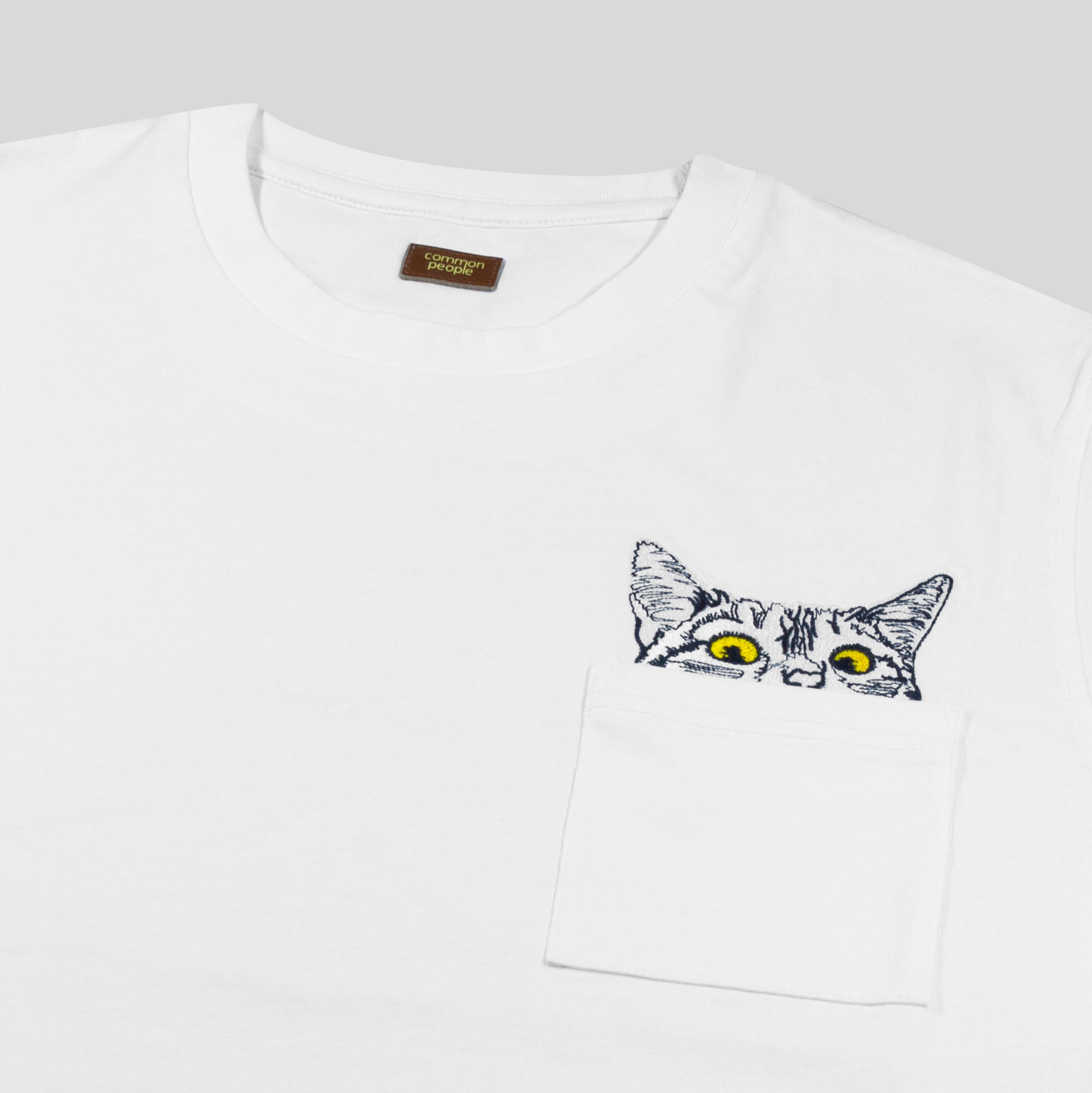 WHITE POCKET T-SHIRT - CAT EMBROIDERY