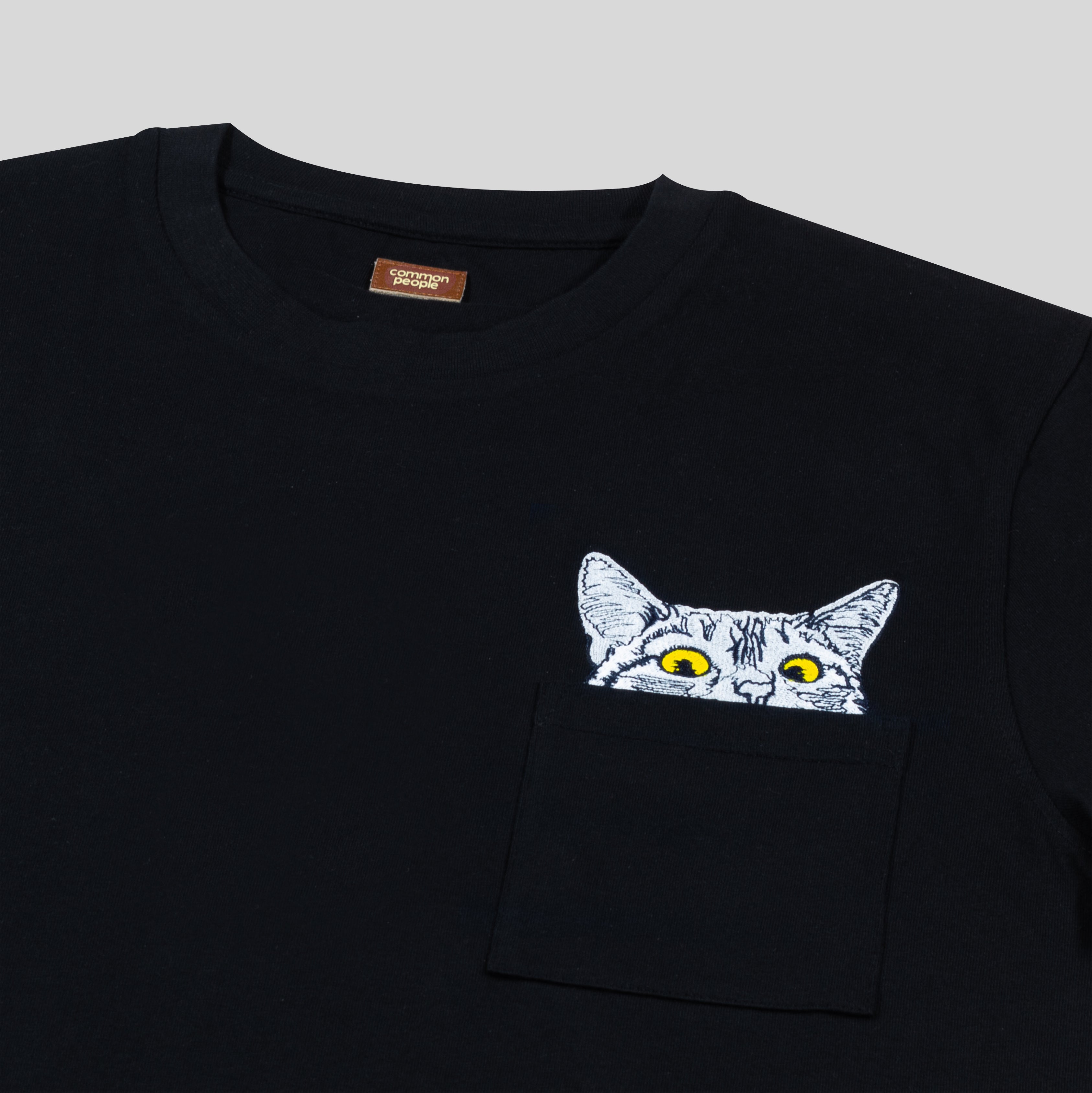 BLACK POCKET T-SHIRT - CAT EMBROIDERY